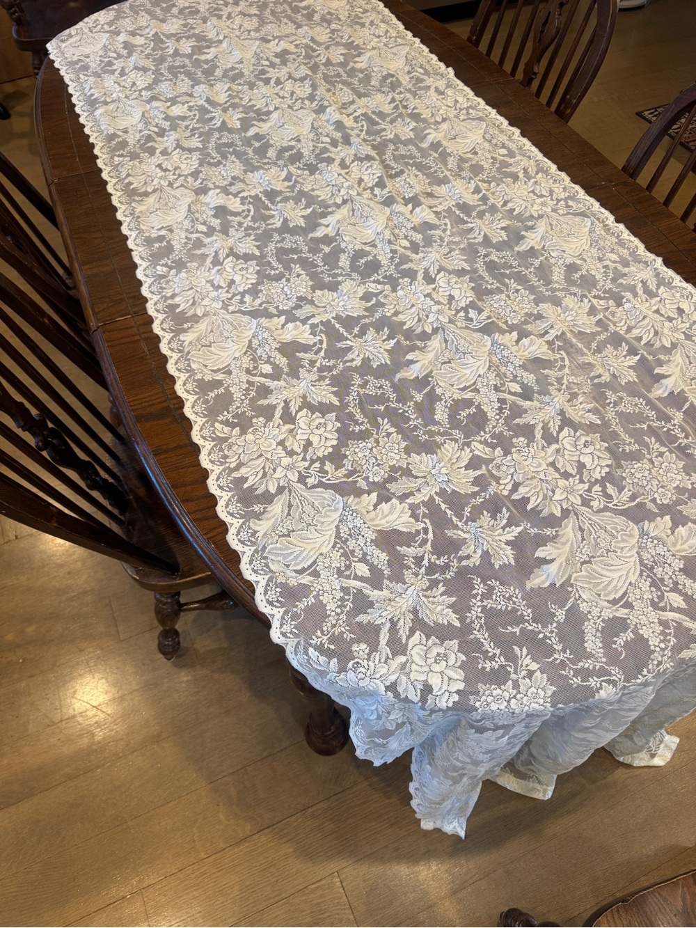 Elegant Vintage White Floral Lace Table Runner